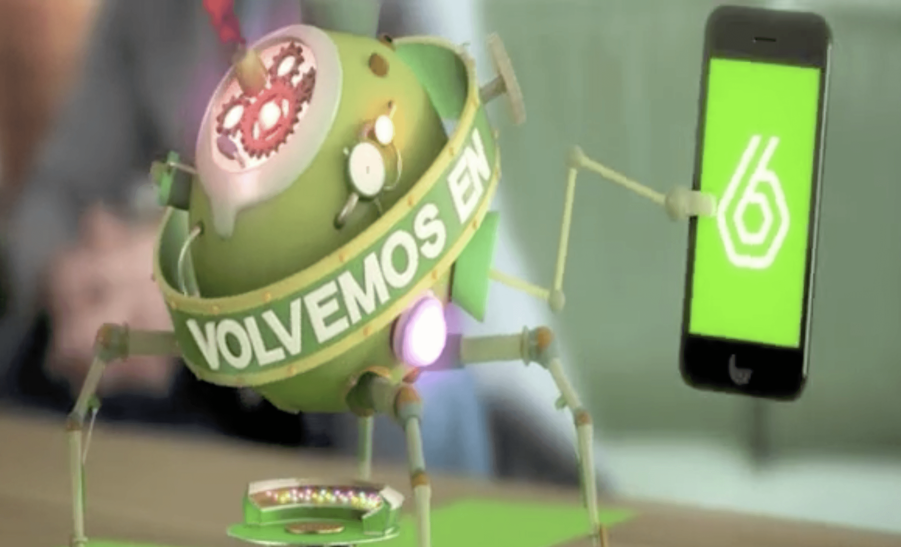Fotograma de una campaña publicitaria con teléfono móvil